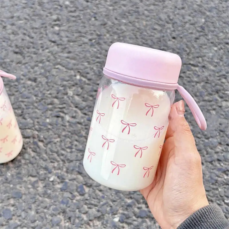 Bow Design Plastic Water Bottle 400/600ml – Transparent Portable Drink Bottle with Measurement Scale