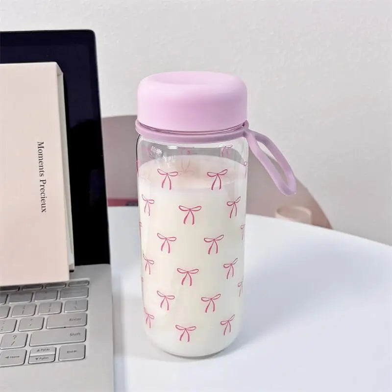 Bow Design Plastic Water Bottle 400/600ml – Transparent Portable Drink Bottle with Measurement Scale